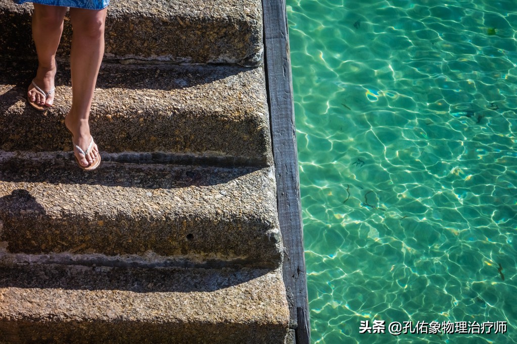 膝盖上下楼梯痛的治疗方法,直腿抬高膝关节弹响疼痛怎么治疗