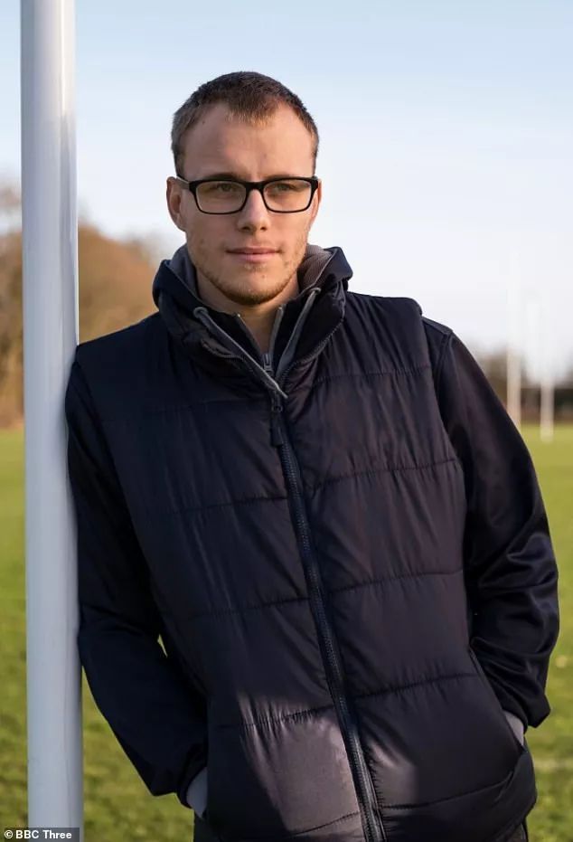 足球教练遭虐待,23岁足球教练被家暴