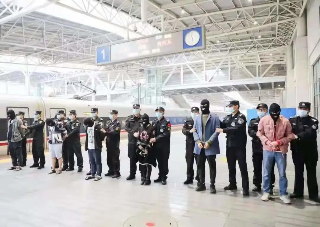 岳阳楼:练好“*钟金**罩”守住群众“钱袋子”|我为群众办实事