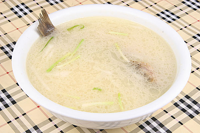 新生儿有的头发浓密有的稀疏,新生儿头发一块浓密一块儿稀疏