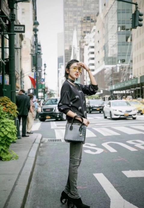 杨幂代言的包包mk价格,盘点那些年杨幂代言的品牌