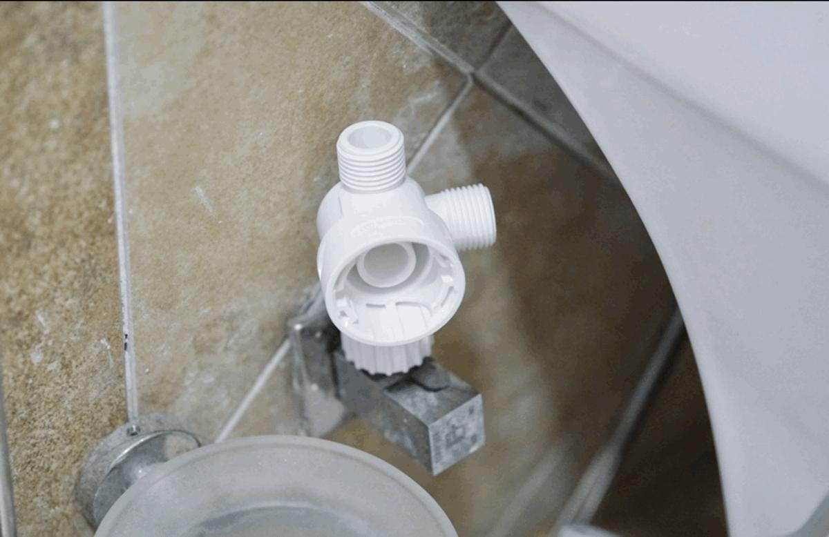 坐着小便溅到马桶边缘怎么回事,蹲马桶小便溅尿怎么办