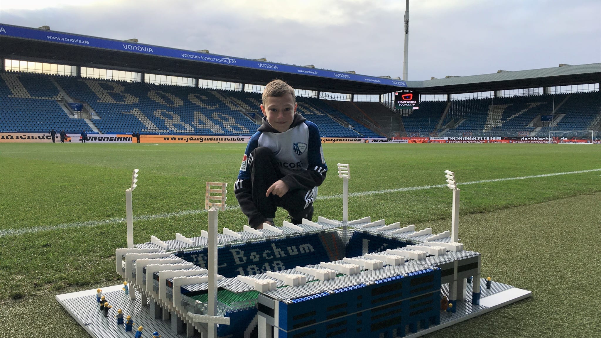 幼儿园乐高搭建足球,皇家马德里足球场乐高