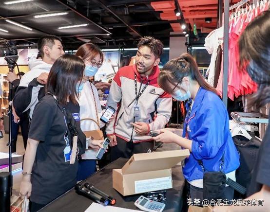 阿迪达斯加盟费用和条件,加盟阿迪耐克折扣店靠谱吗