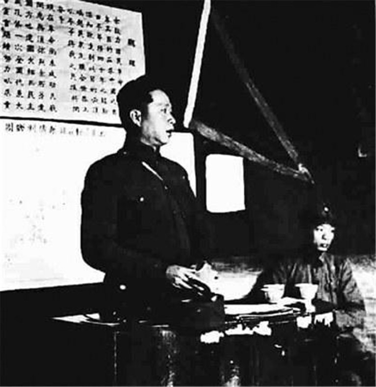 1946年叶挺魂断黑茶山，空难真相是何？周恩来：肯定有人做了手脚
