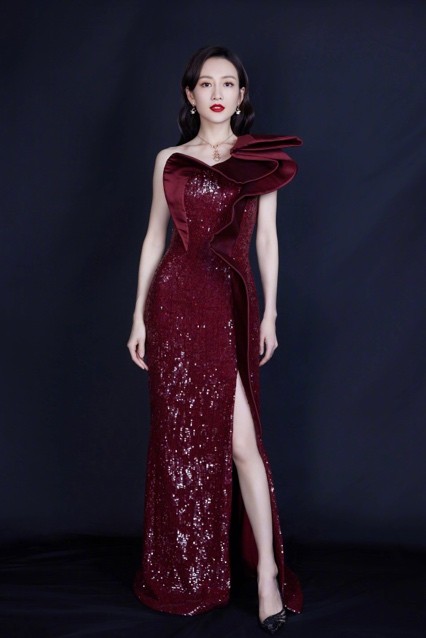 王鸥最惊艳的穿红裙,王鸥早期中央台