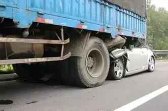 无锡高架侧翻3死2伤是谁负责,无锡高架桥侧翻事故导致3死2伤