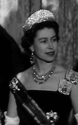 指腹为婚，豪门女婿创千亿帝国，港岛四大家族世纪风云……