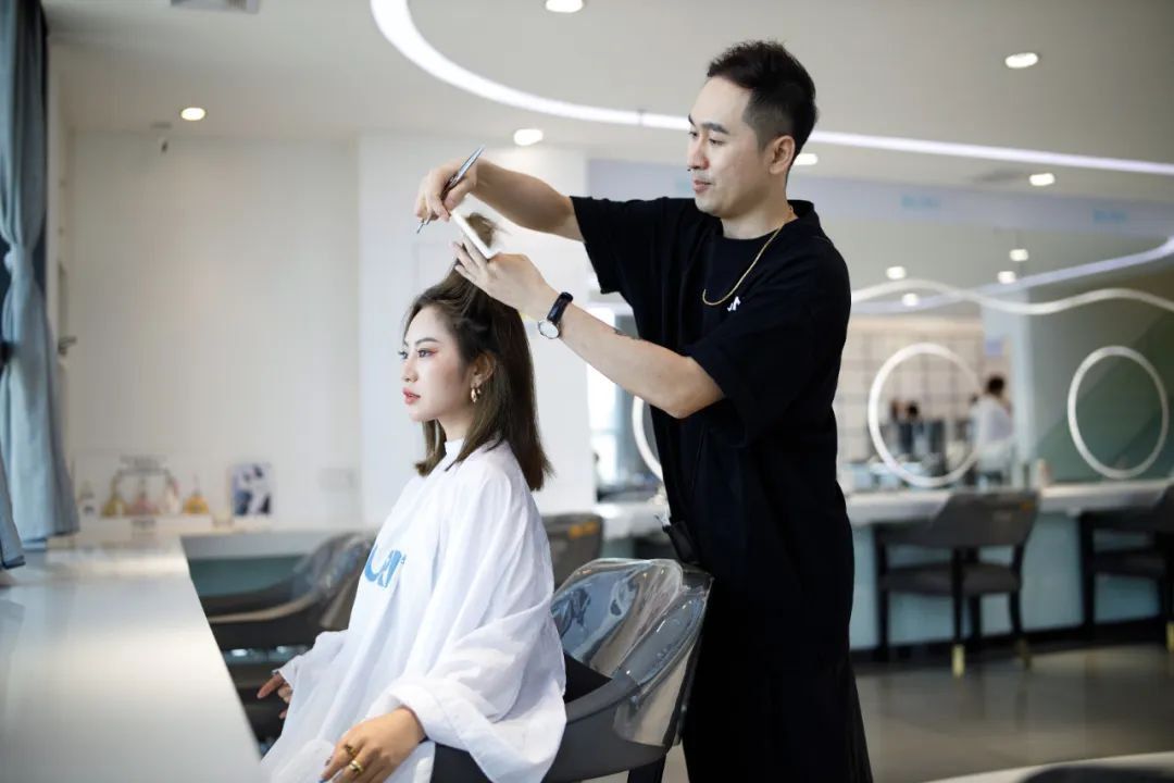 友谊•阳光城会员月实力宠粉，跟随小姐姐一起去探店