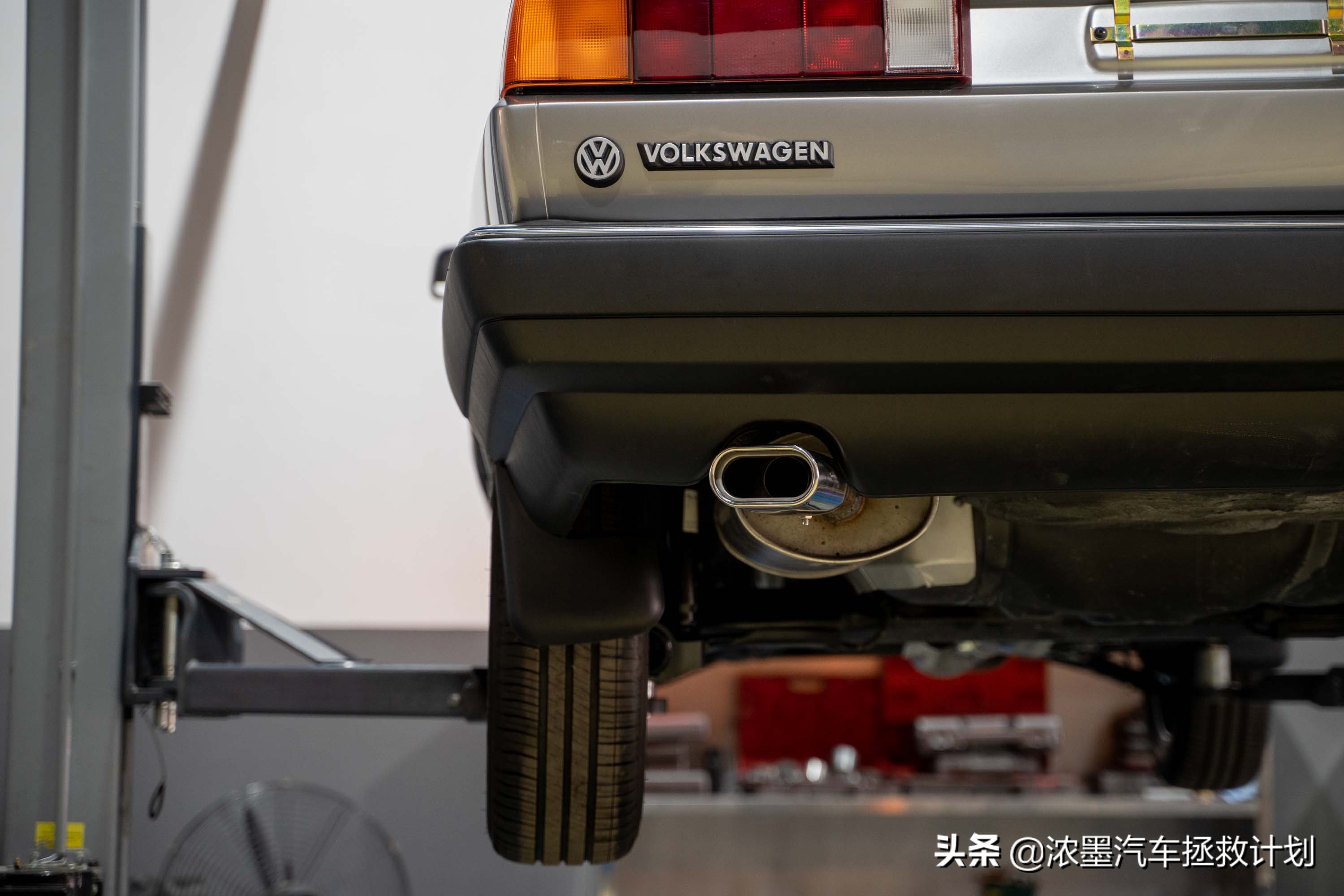 「妙手生花」重建一台战损级桑塔纳，带给它历经千般后的华丽重生