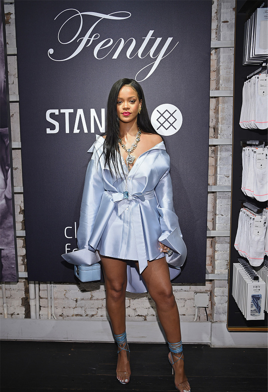 全球最富歌手rihanna,rihanna美国女星