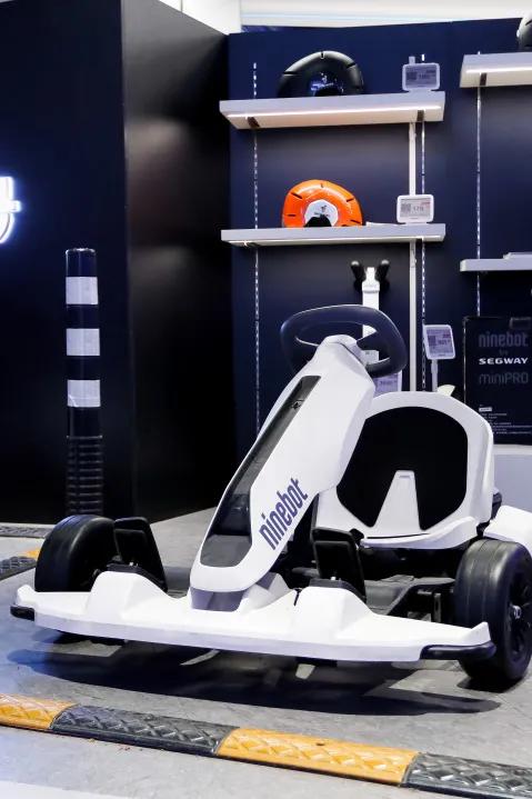 快来感受新潮澎湃，一起前往京东超体购痛快