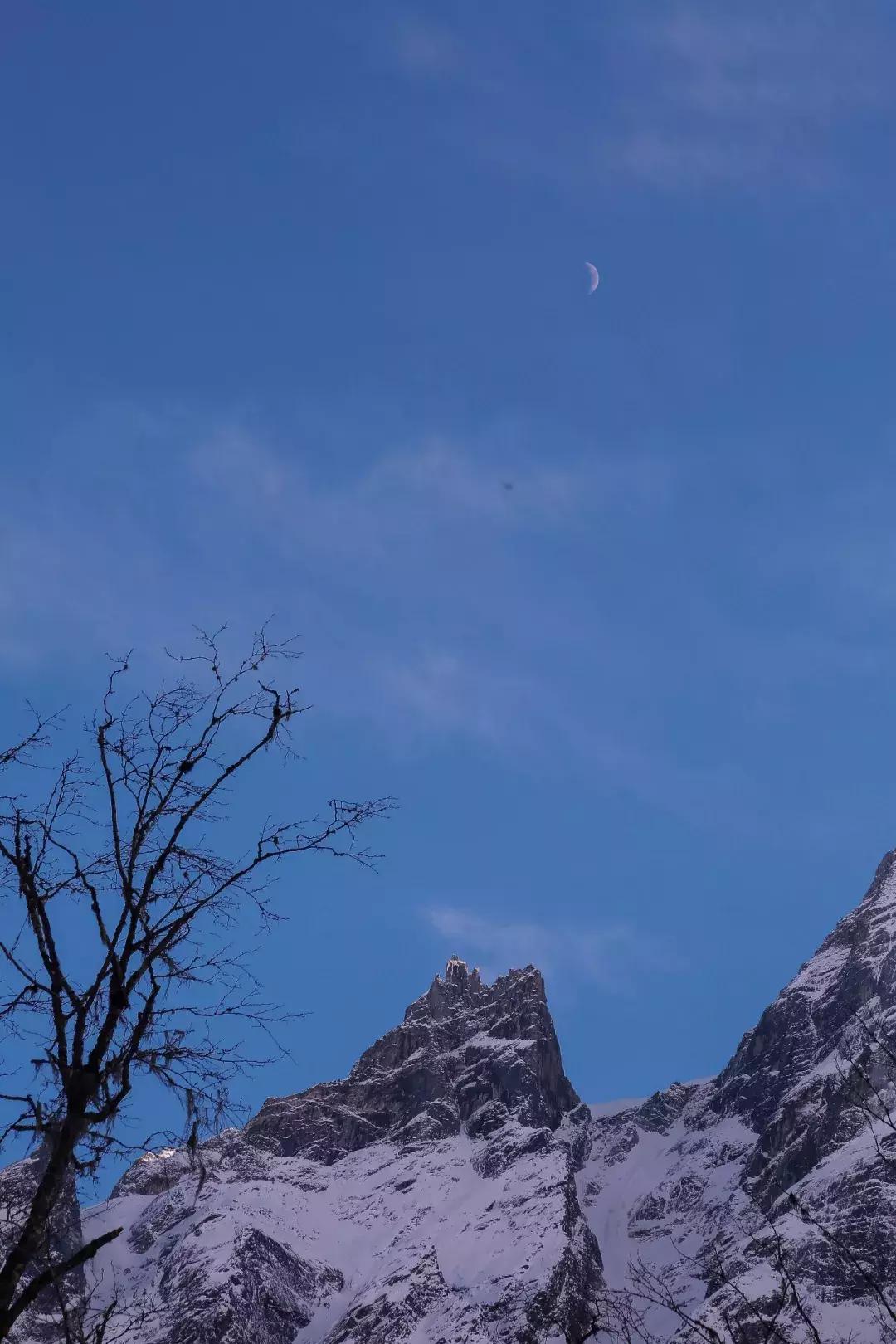 阿坝州又一处绝对秘境,雪山红石全部免费看,成都出发可耍2天!