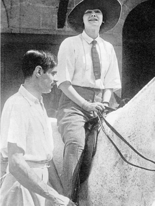 刘雯身穿chanel2018,刘雯香奈儿同款包