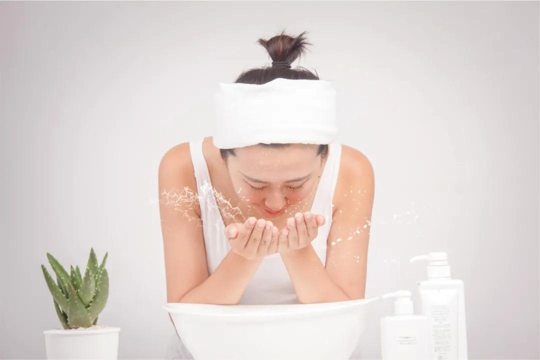 臭氧水对皮肤有什么好处？帮助修护肌肤屏障，让皮肤更细腻更光滑