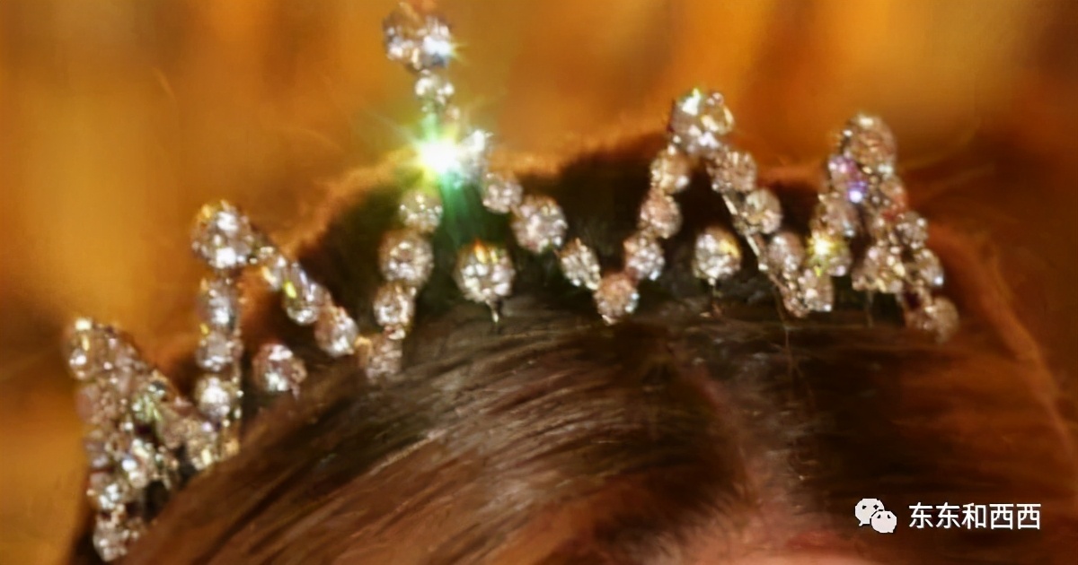 盘点英国女王戴过的王冠,英国女王和凯特戴同样的珠宝