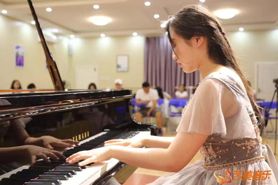 孩子学钢琴最好的伴奏是什么乐器,除了钢琴外小朋友学什么乐器好