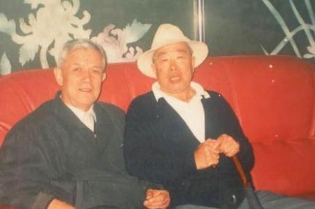 绌哄啗鐜嬬墝椋炶鍛樻浘鍑昏惤鍏灦鏁屾満,鍥涘崄骞存潵鍞竴鍑昏惤涓夋灦鏁屾満鐨勪汉