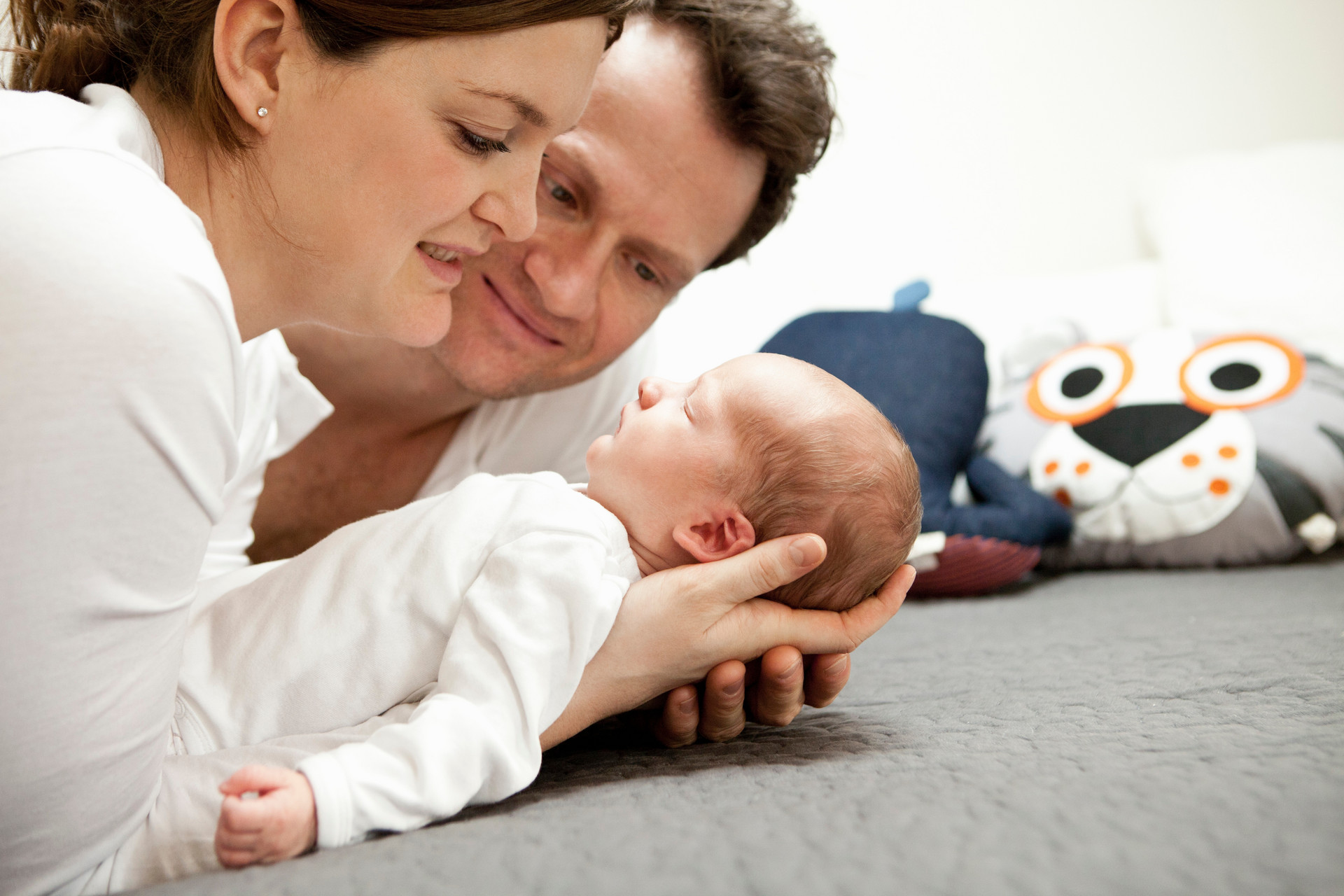 怎么纠正宝宝放下就醒,怎样解决宝宝抱睡落地醒