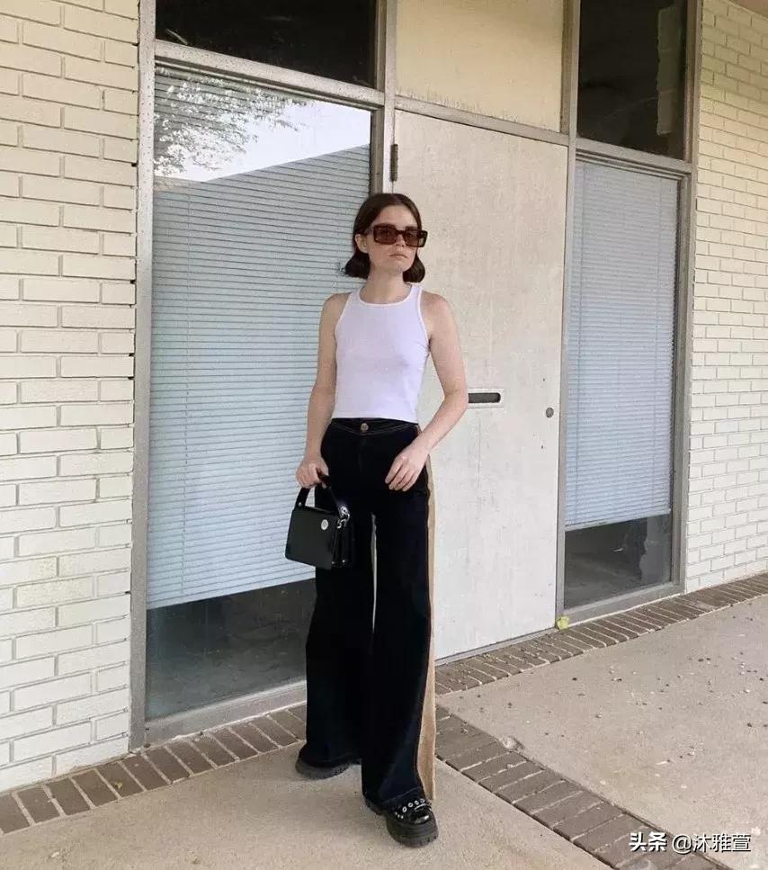 显瘦吊带直筒裤,你穿露肩吊带的样子