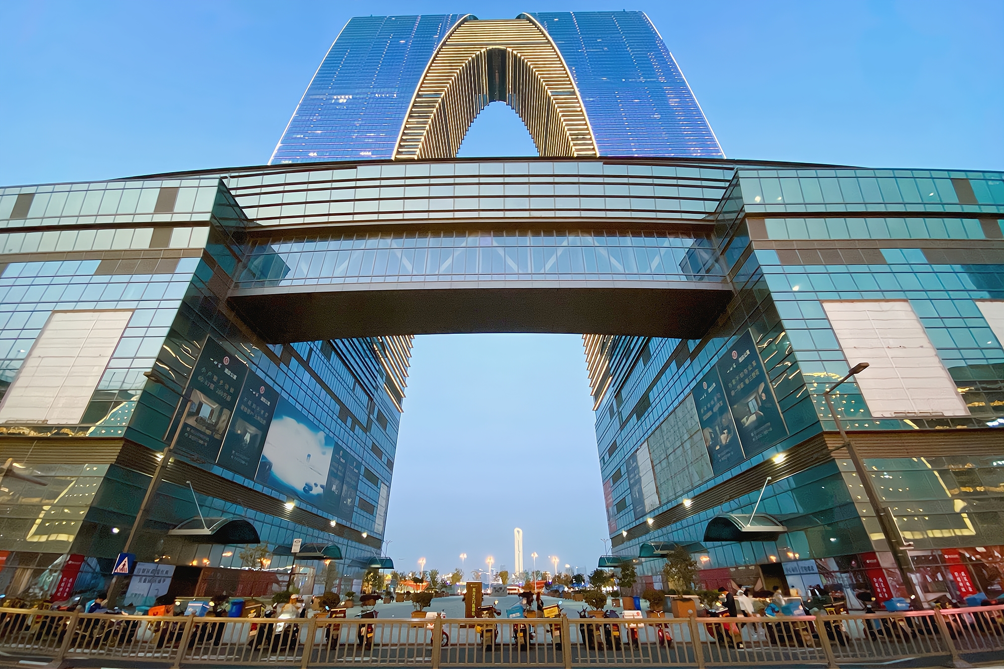 苏州世界之门打卡,苏州世界第一门