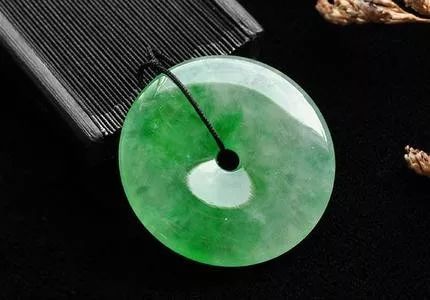 体弱多病的人应该戴什么护身符,从出生就戴的护身符