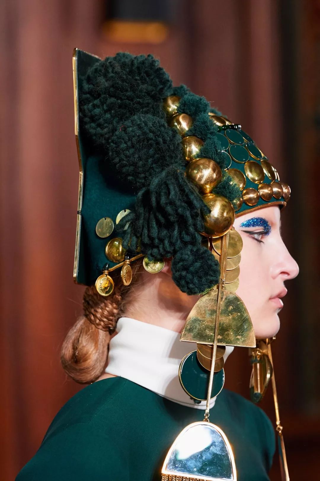 东方元素终于闪耀在时装金字塔尖 (东方元素时装周放异彩)