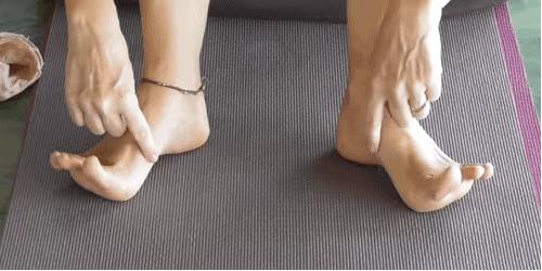 初练瑜伽脚掌的正确姿势,瑜伽脚根基发力点和要点