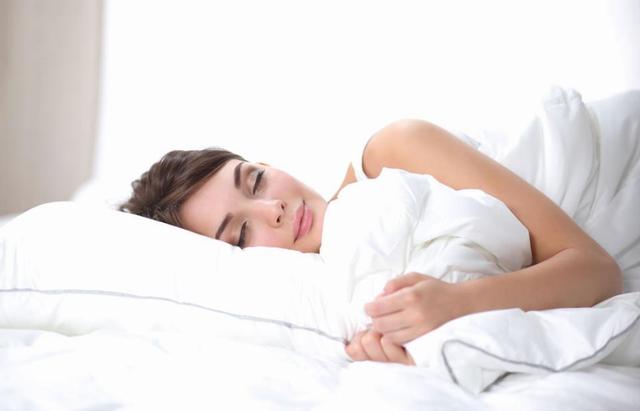 女性睡觉时应该穿胸罩吗,睡觉时有没有必要穿内衣