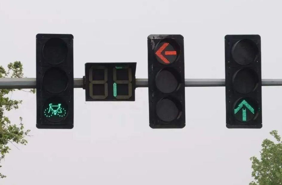 红绿灯取消读秒提示好不好呢,新版红绿灯要不要取消读秒