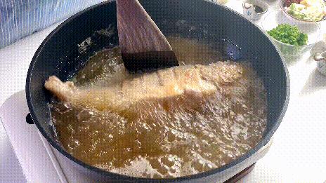 怎么样红烧鱼比较不腥又好吃,红烧鱼如何做到入味不破皮