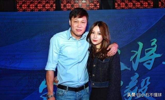 范斯晶：父亲是足球名宿，男友是江苏富二代，曾和继母组成姐妹花