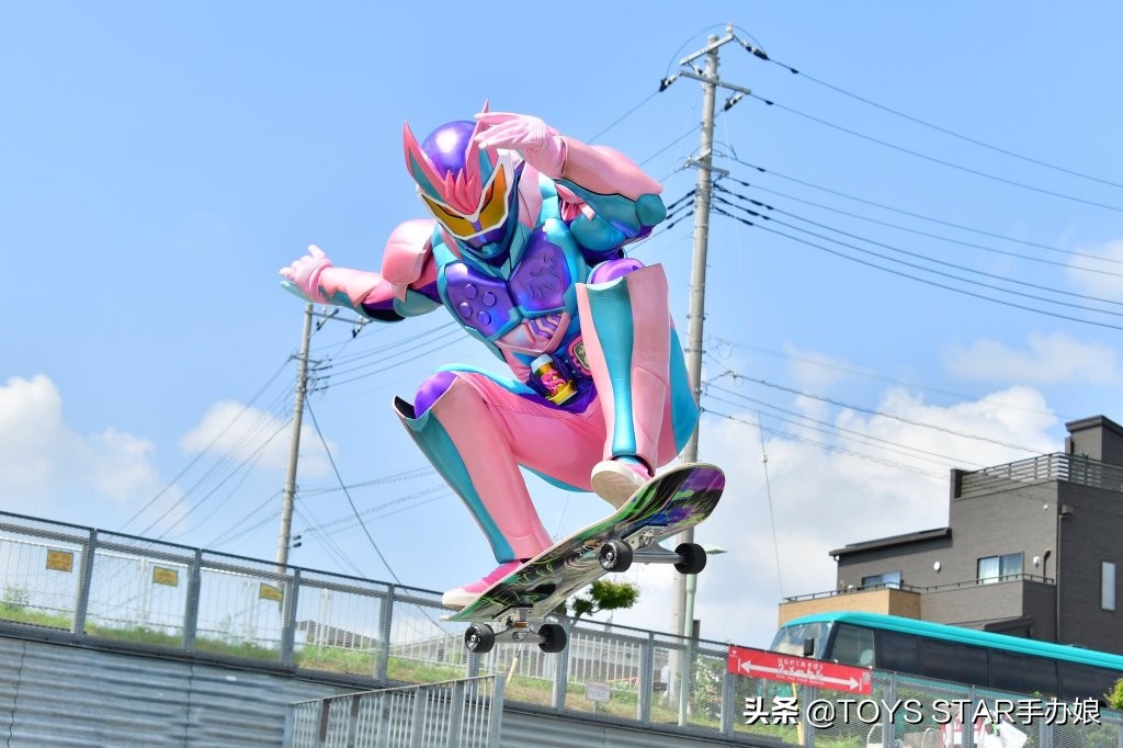 《假面骑士利维斯》原本要退场的他，竟然成为了三骑