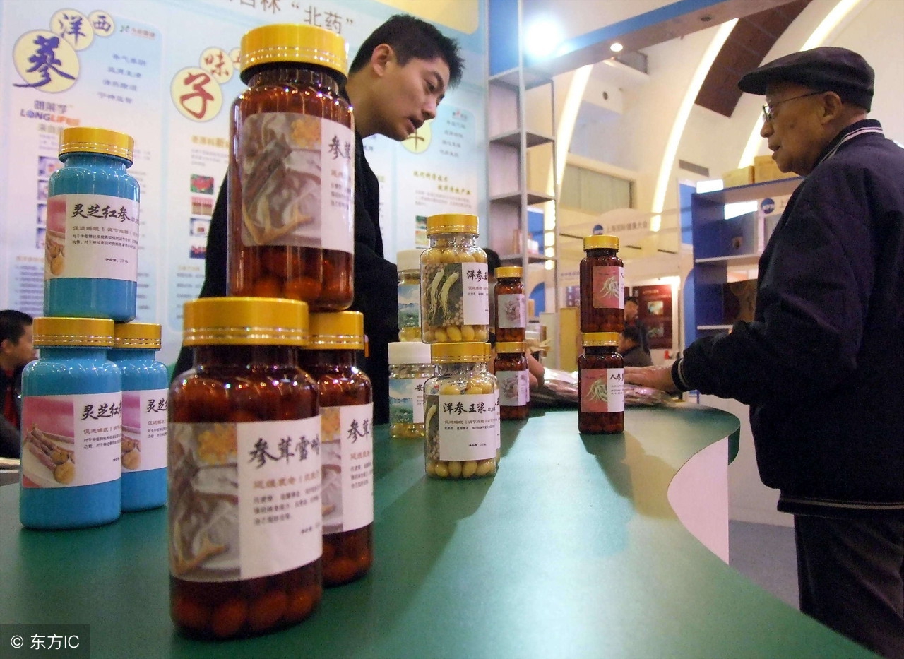 35岁小伙保温杯里泡枸杞,保温杯里泡枸杞90后开始养生