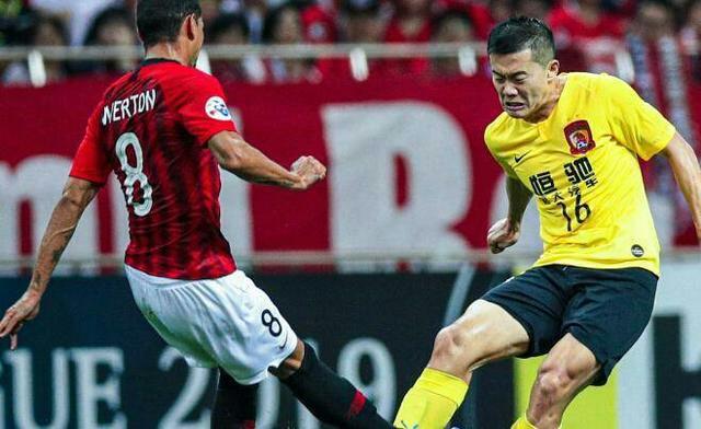 足球比赛心跳骤停,足球比赛日常欢呼