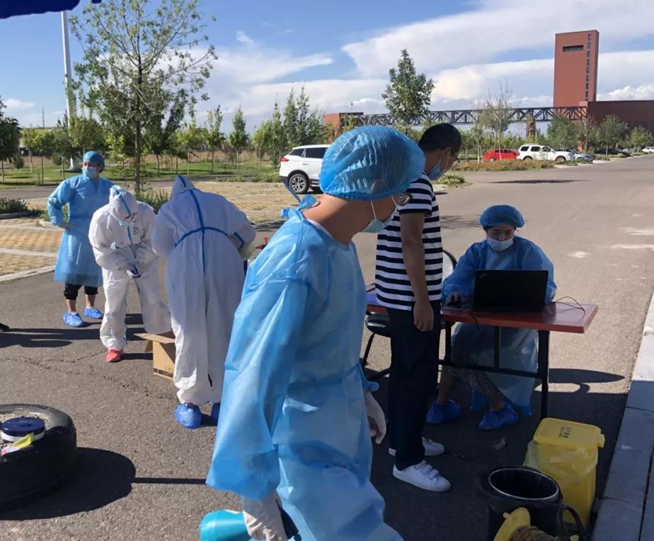 伊宁县疫情之下的我们,疫情期间医务人员不退缩