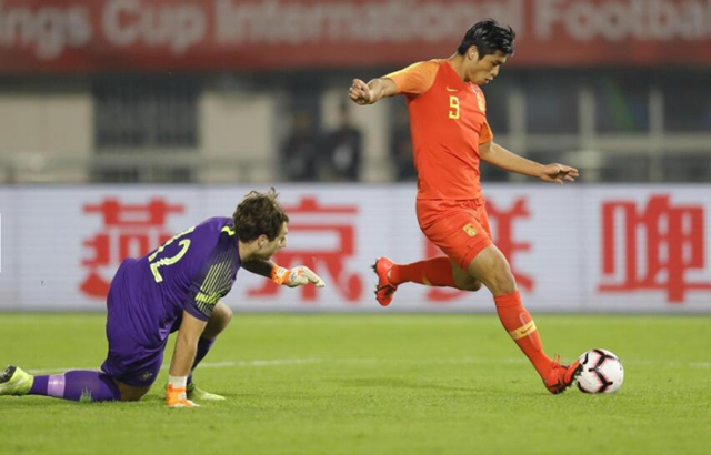 24小时惨遭3次暴击!中国足球*毛老**病依旧没改,但2人可昂首离开