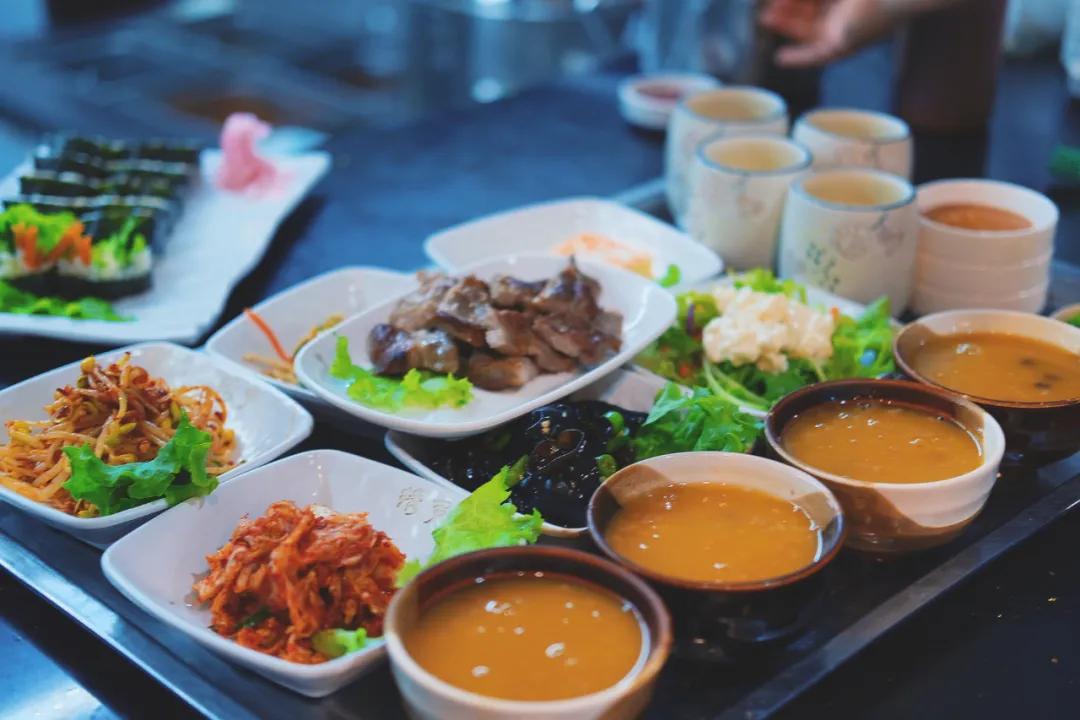 青岛好吃高端的店,青岛有什么很辣很好吃的