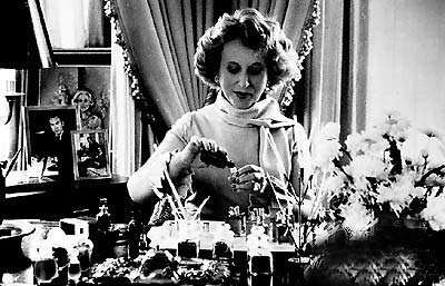 雅诗兰黛从贫民窟走出来的女孩,雅诗兰黛是怎么起家的