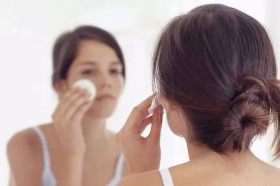 洗过脸皮肤干燥起皮怎么办,洗完脸皮肤干燥紧绷起皮怎么办