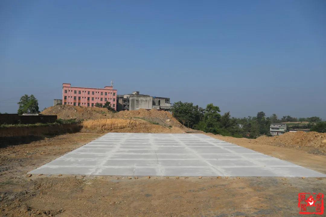 内江市公开足球场,未来四川建设容纳10万人的足球场