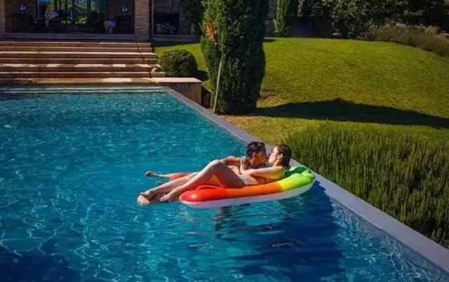 李嘉欣港姐的老公,李嘉欣老公有钱还是刘銮雄有钱