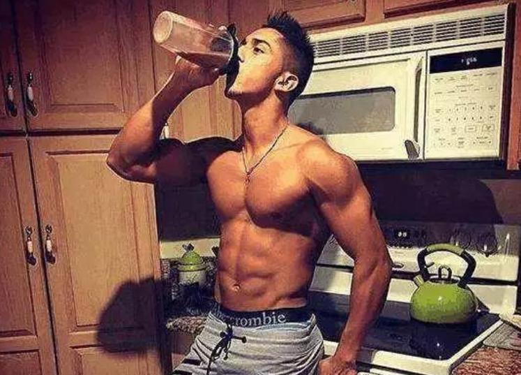 喝增肌粉爆痘需要补充什么,为什么喝增肌粉容易爆痘