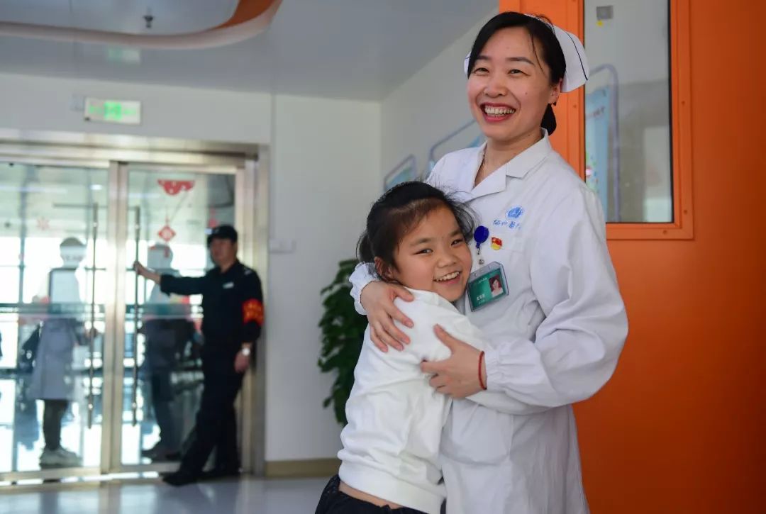 坐骨连体女婴现在状况,坐骨连体姐妹分离成功了吗