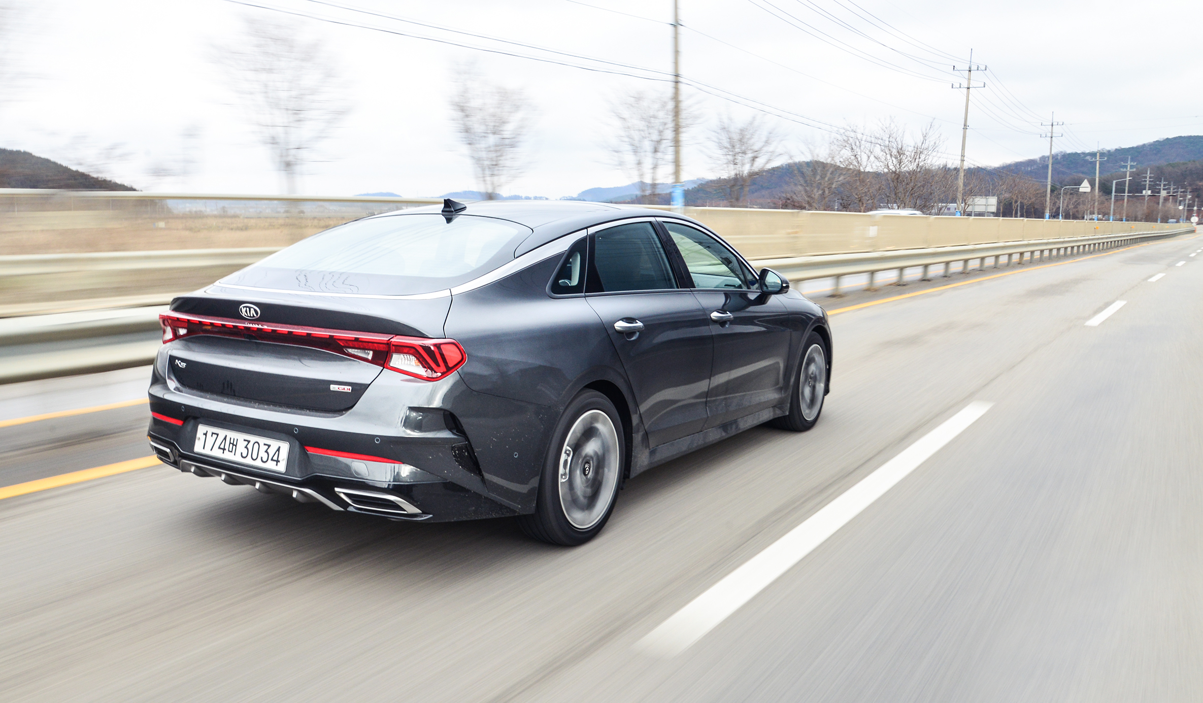 全新起亚k5高颜值运动帅气真香,起亚k5是b级车吗