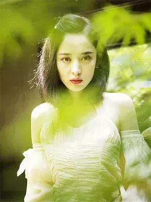 哪种颜色的口红适合夏季 (阿玛尼口红哪个颜色适合夏季)