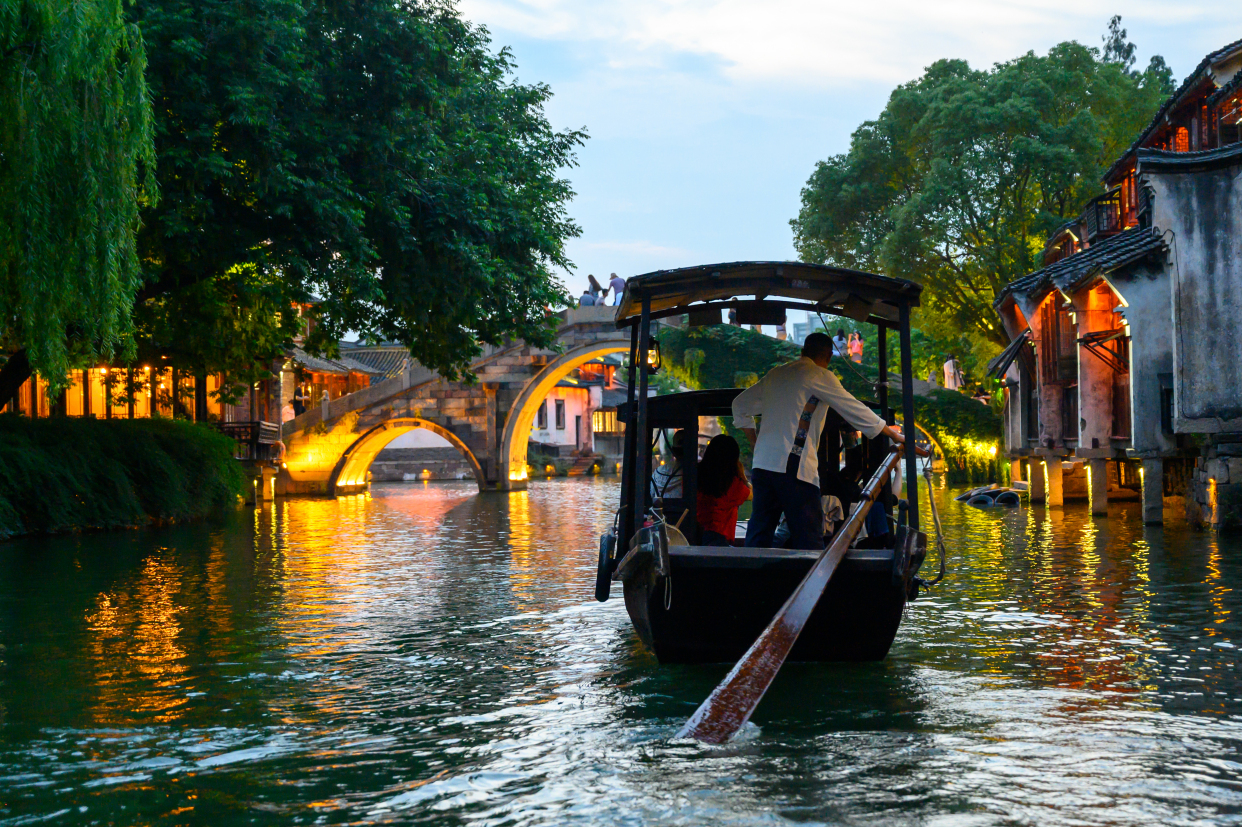乌镇的夜晚旅游攻略,乌镇的西栅夜景真的很好