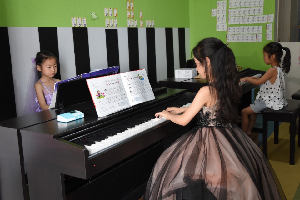 淮阳金色童年钢琴小屋引领孩子们走向正规的艺术道路