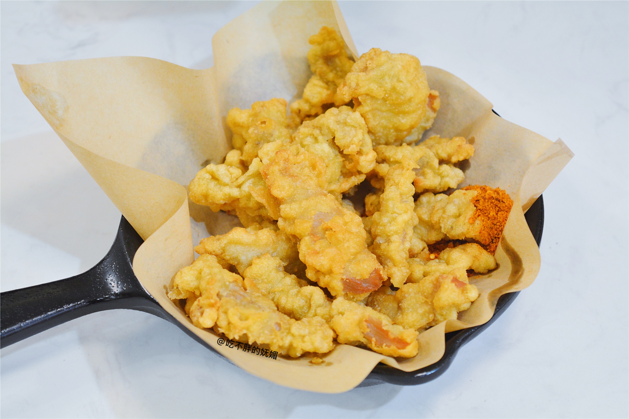 厨师拖着砂煲小跑上菜，这份200℃的广式沸腾，你不尝尝？