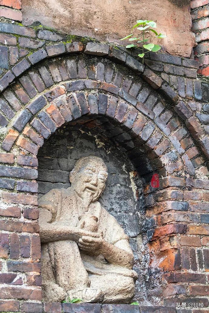 跑男去过的南风古灶，是世界上最古老的柴烧龙窑，至今仍在使用